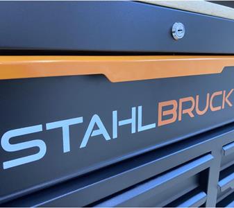 246953 Stahlbruck Werkstattwagen_Schloss und Logo.jpg